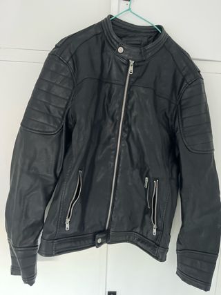 Cazadora cuero Bershka negra XL