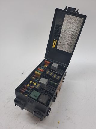CAJA RELES / FUSIBLES FORD FOCUS BERLINA (CAK) (2)