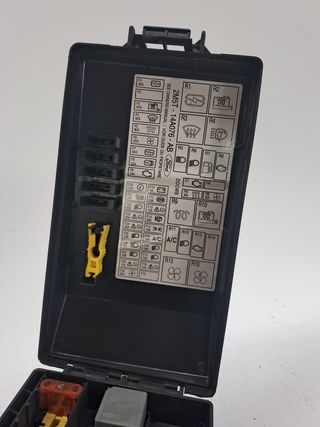 CAJA RELES / FUSIBLES FORD FOCUS BERLINA (CAK) (2)