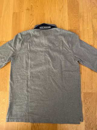 Polo Tommy Hilfiger gris manga larga