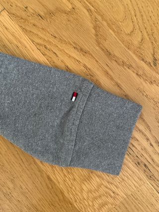 Polo Tommy Hilfiger gris manga larga