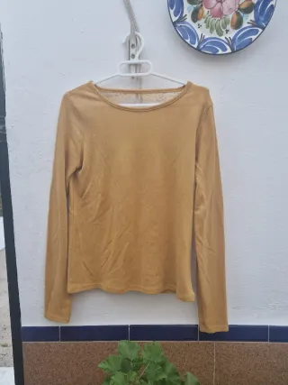 Camiseta manga larga.