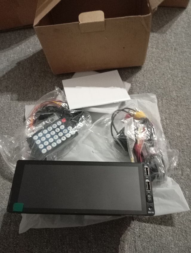 Schermo auto con telecamera posteriore