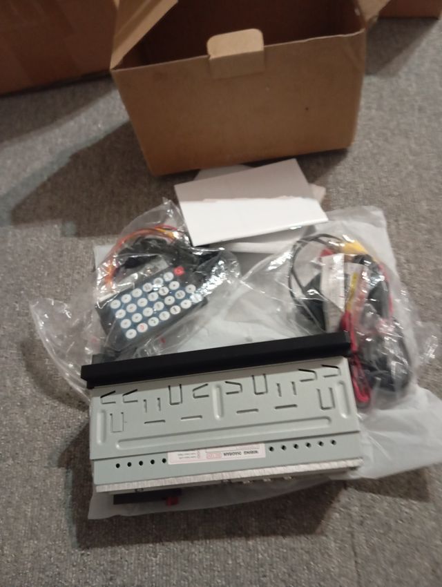 Schermo auto con telecamera posteriore