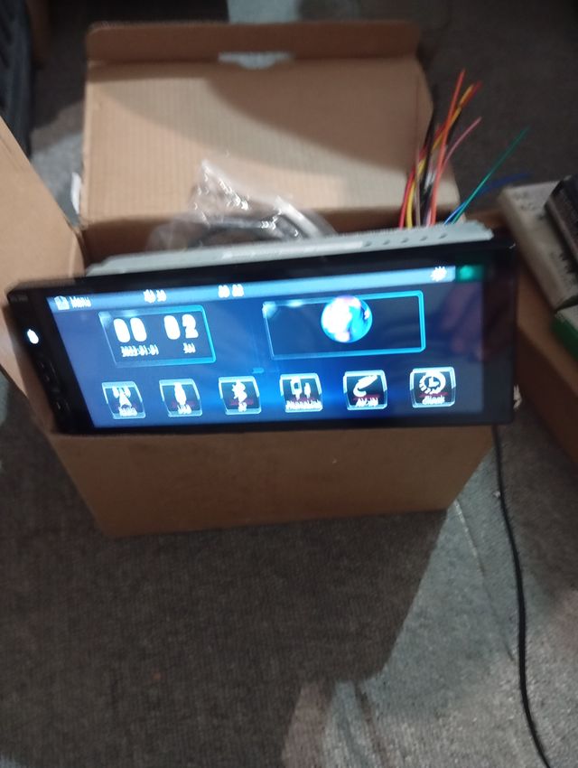 Schermo auto con telecamera posteriore