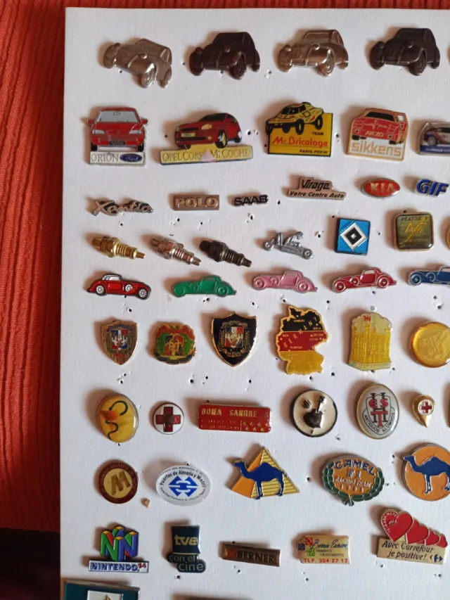 Lote 85 pines coleccionables