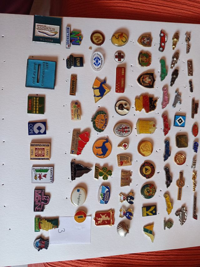 Lote 85 pines coleccionables