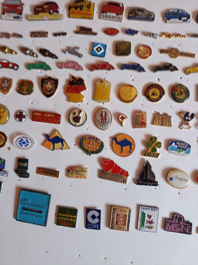 Lote 85 pines coleccionables