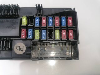 CAJA RELES / FUSIBLES KIA NIRO (7)
