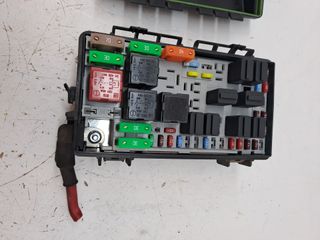 CAJA RELES / FUSIBLES OPEL CORSA D (8)