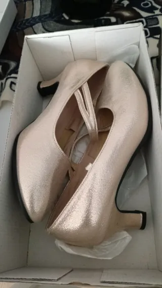 Zapatos de baile dorados