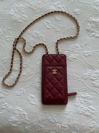 Custodia per telefono Chanel con catena/porta telefono