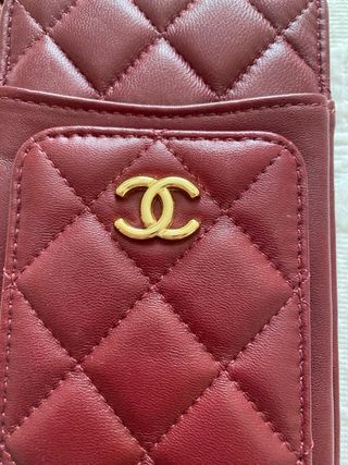 Custodia per telefono Chanel con catena/porta telefono