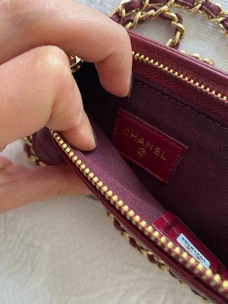Custodia per telefono Chanel con catena/porta telefono