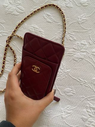 Custodia per telefono Chanel con catena/porta telefono