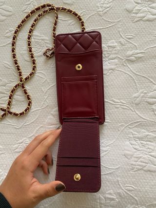Custodia per telefono Chanel con catena/porta telefono