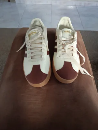 Zapatillas Adidas Beige y Marrón Talla 42