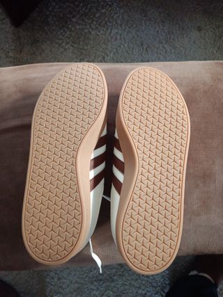 Zapatillas Adidas Beige y Marrón Talla 42