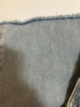 Pantalón vaquero claro desgastado