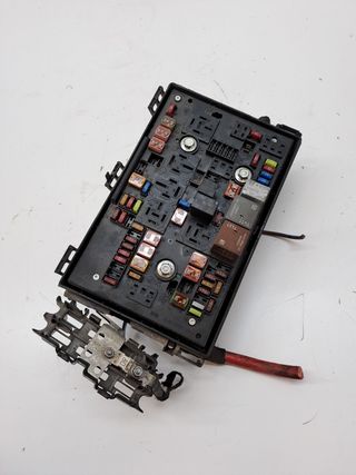 CAJA RELES / FUSIBLES OPEL ASTRA J LIM. (2)
