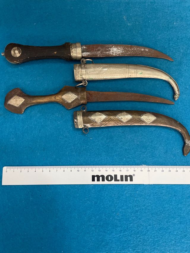 Vecchi pugnali marocchini e algerini