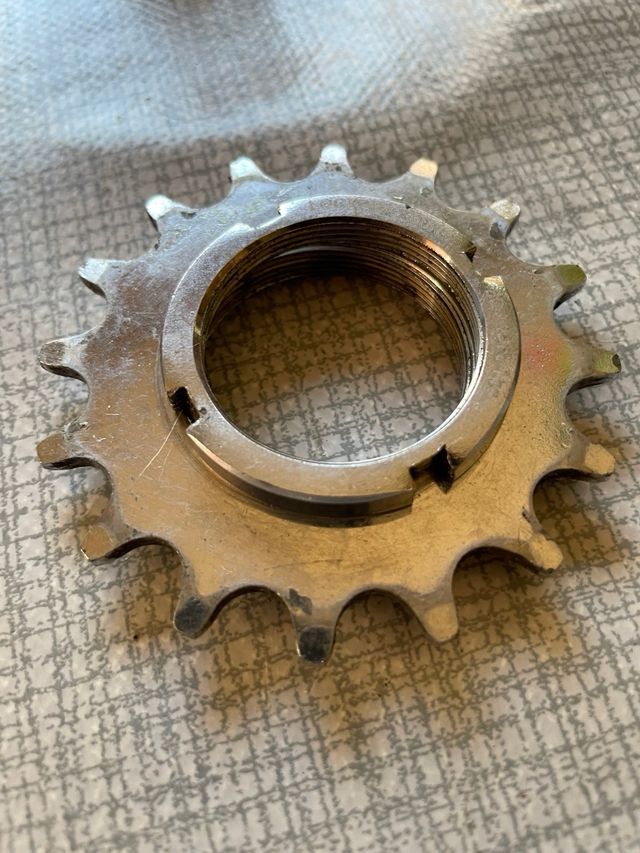 Piñón 16d con lockring