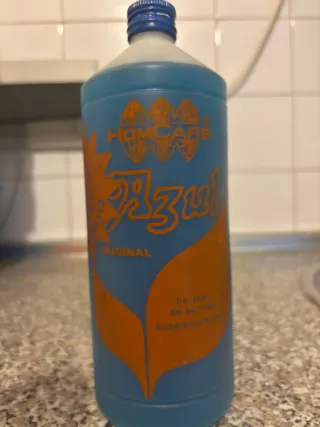 Azul producto de limpieza