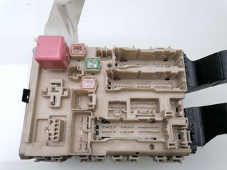 CAJA RELES / FUSIBLES TOYOTA AVENSIS
