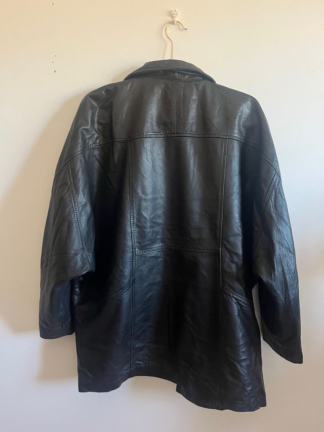 Chaqueta de piel negra