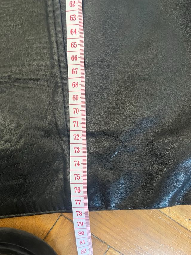 Chaqueta de piel negra