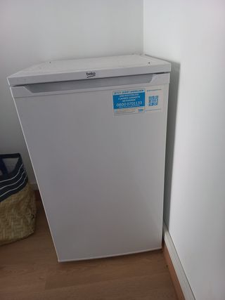 Nevera Beko pequeña