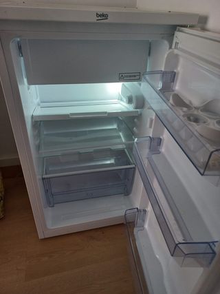 Nevera Beko pequeña