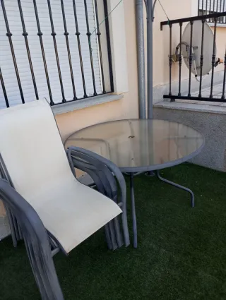 Set tavolo e 4 sedie da esterno e gazebo 