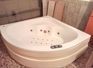 Bañera jacuzzi esquinera blanca