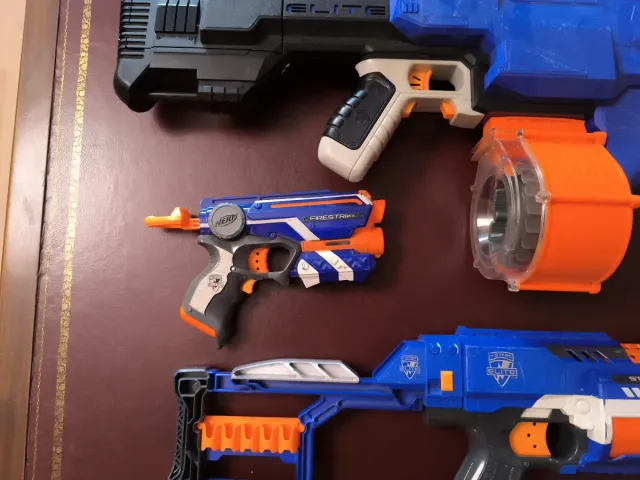 Lanciatore di freccette Nerf Elite + 10 freccette