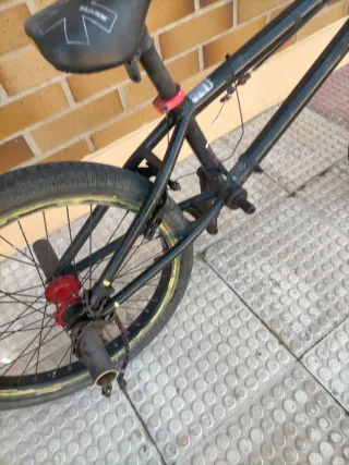 Bicicleta BMX Negra