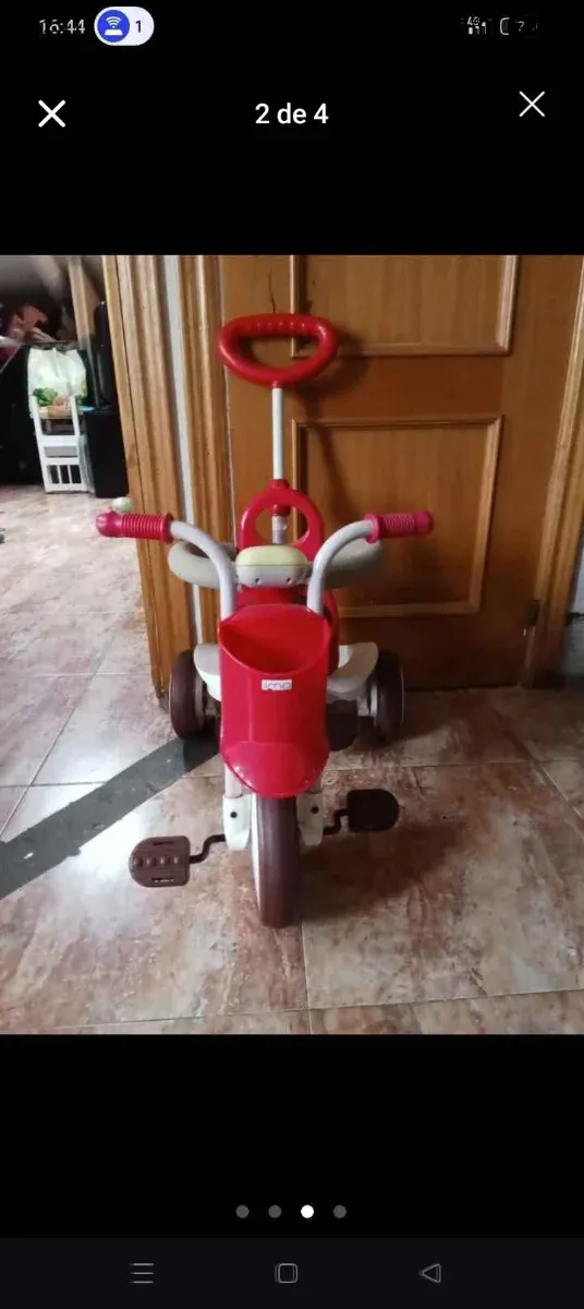 Triciclo infantil rojo y blanco