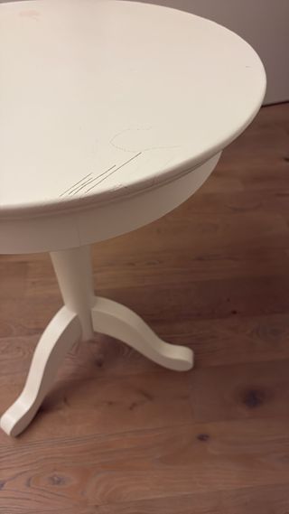 Comodino bianco in legno massello marca CALLESELLA