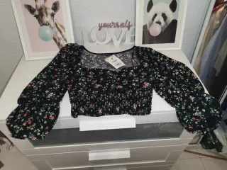 Camiseta manga abullonada escote cuadrado