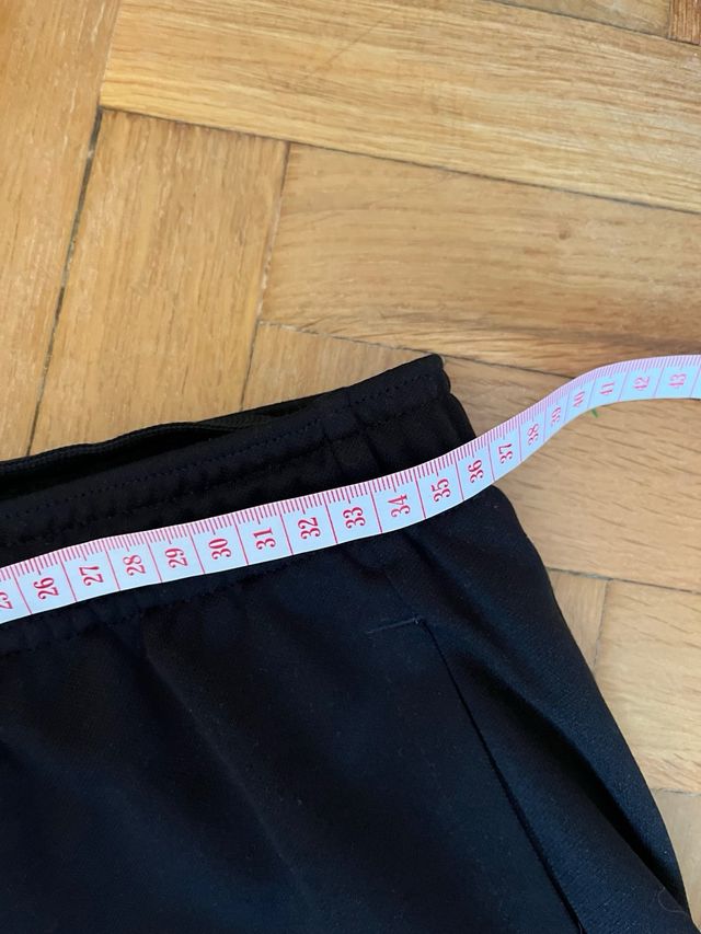 Pantalón Adidas Negro estilo fútbol