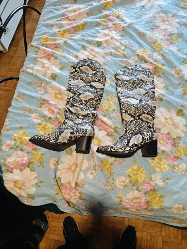 Stivali eco pelle pitonati n.38