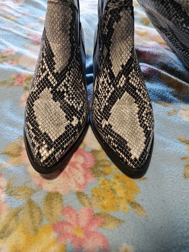 Stivali eco pelle pitonati n.38