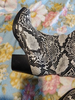 Stivali eco pelle pitonati n.38