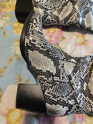 Stivali eco pelle pitonati n.38