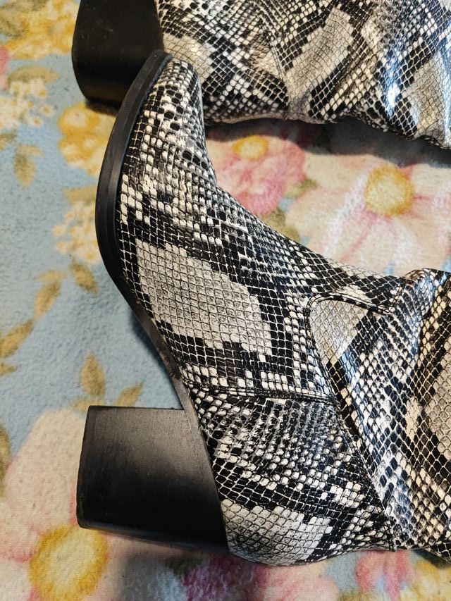 Stivali eco pelle pitonati n.38
