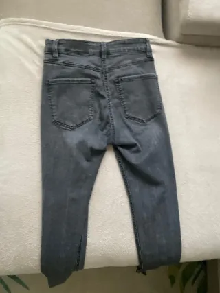Vaqueros Stradivarius grises mujer