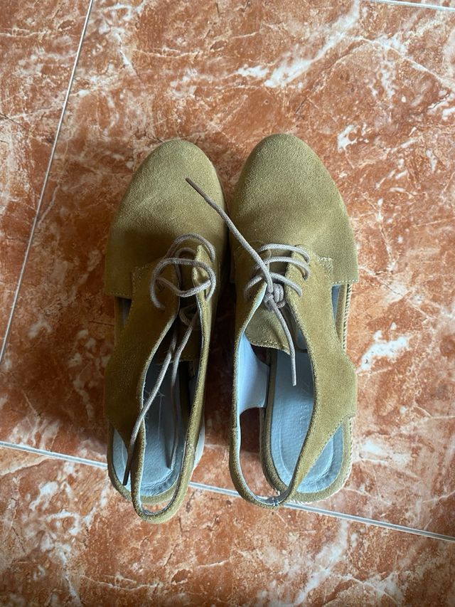 Zapatos plataforma cuña beige/marrón