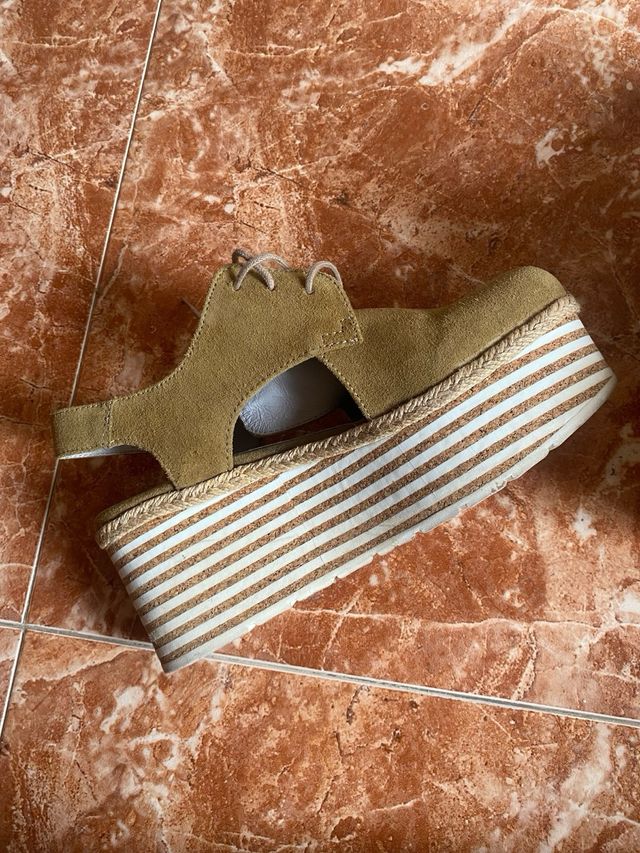 Zapatos plataforma cuña beige/marrón