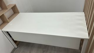 Mesa de oficina blanca+celosía decorativa opcional