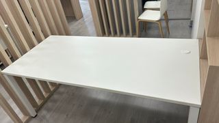 Mesa de oficina blanca+celosía decorativa opcional